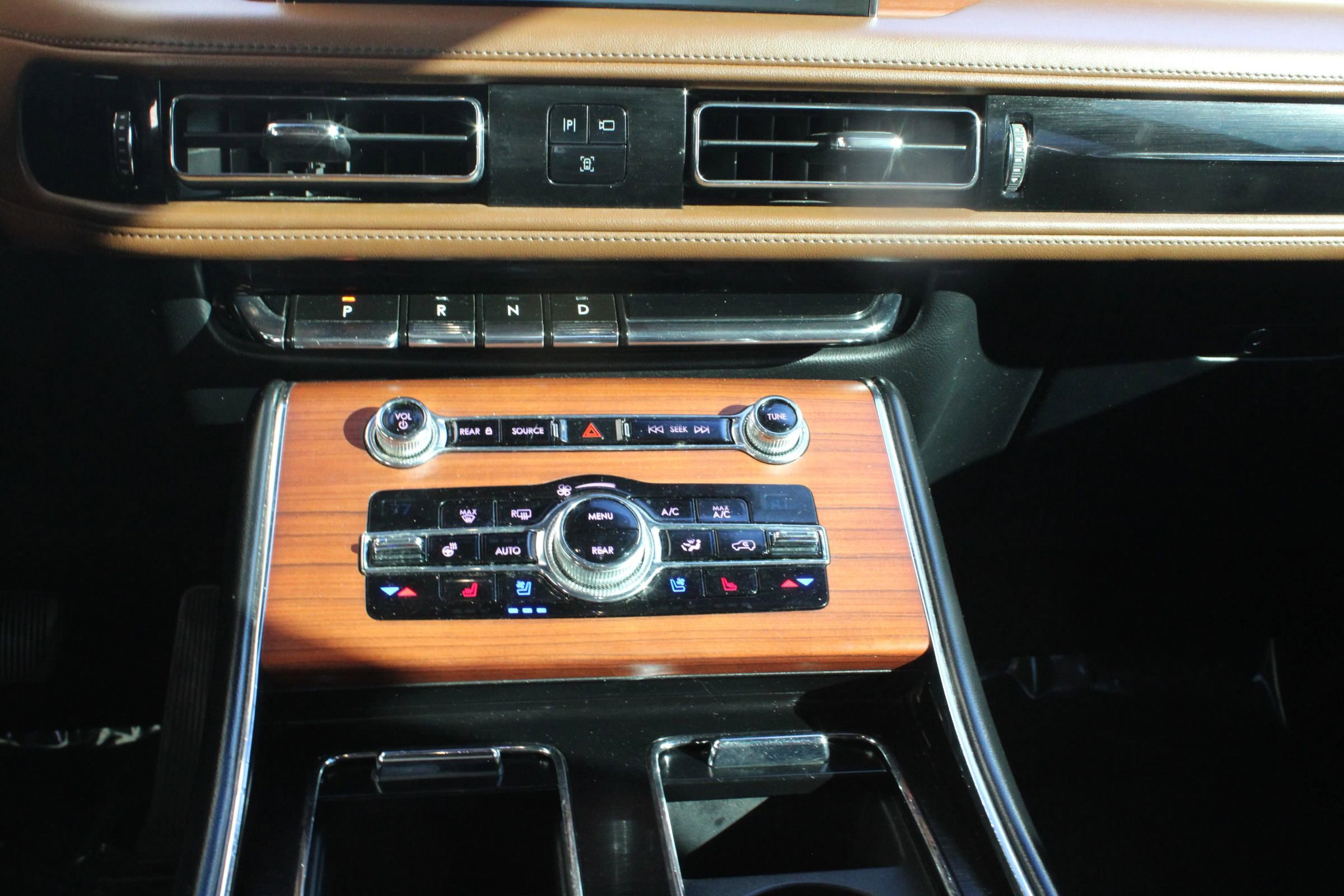 Used 2020 Lincoln Aviator Reserve w/ Equipment Group 201A image 17