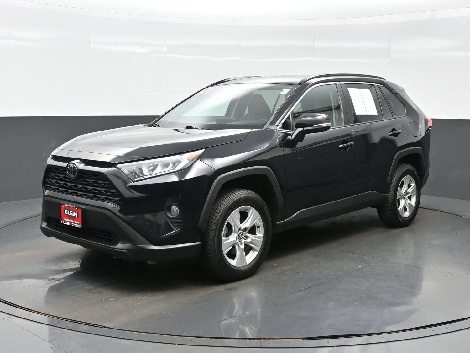 Used 2020 Toyota RAV4 XLE AWD/4WD image 2