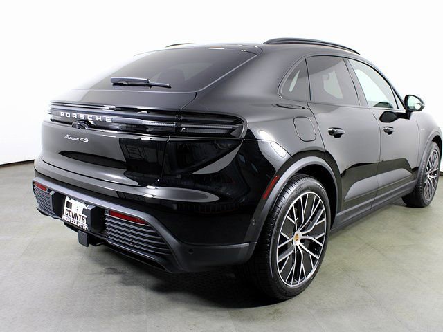 New 2025 Porsche Macan 4S Electric image 7