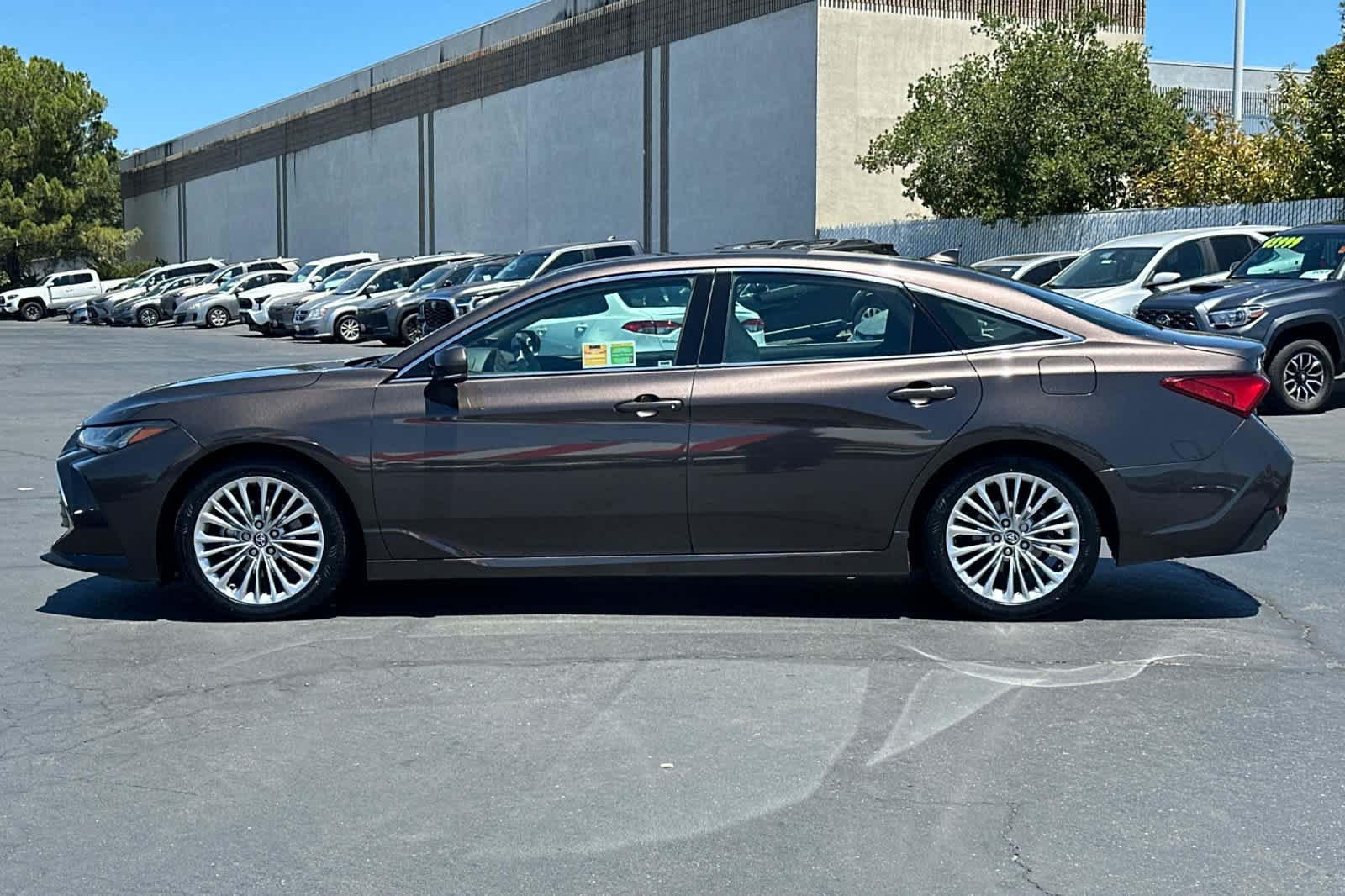 Used 2020 Toyota Avalon Limited w/ Advanced Safety Package FWD image 9