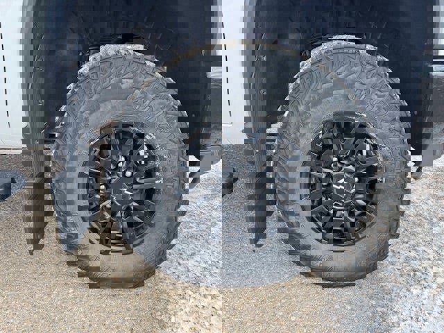 Used 2024 Chevrolet Silverado 2500 ZR2 w/ Technology Package image 9