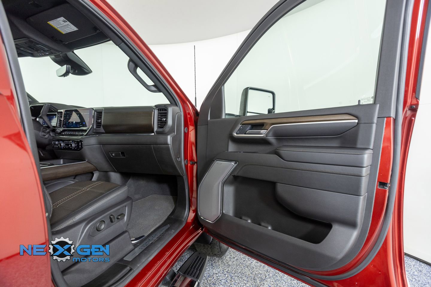 Used 2025 Chevrolet Silverado 2500 High Country w/ Technology Package image 40