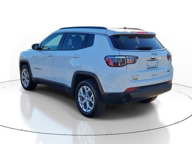 Used 2024 Jeep Compass Latitude w/ Convenience Group image 3
