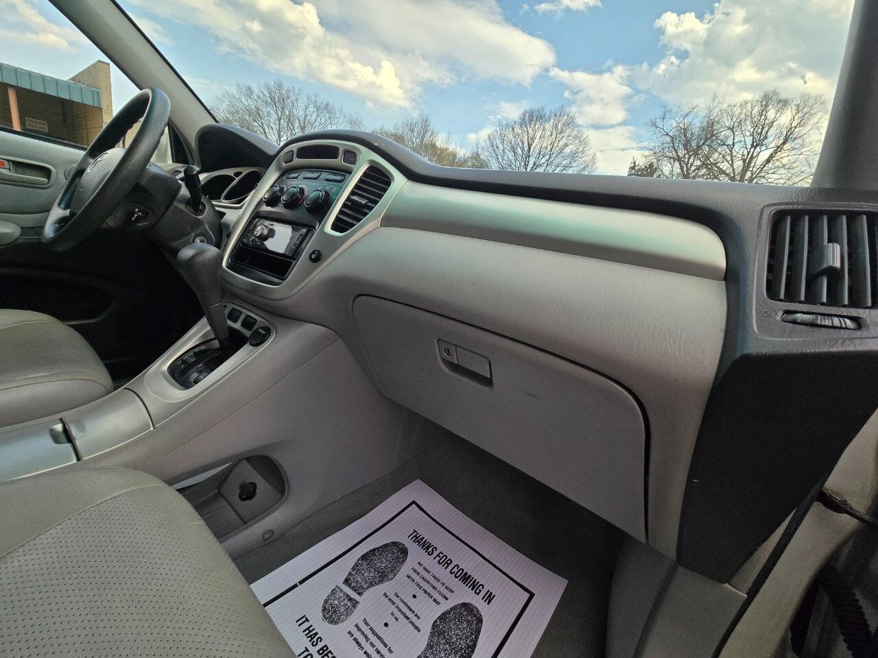 Used 2005 Toyota Highlander 2WD V6 w/ 3rd Row image 25