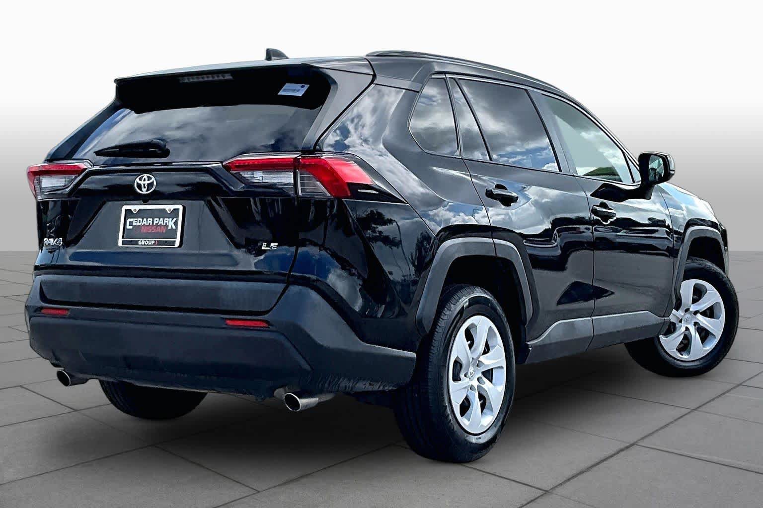 Used 2019 Toyota RAV4 LE w/ Carpet Mat Package FWD image 13