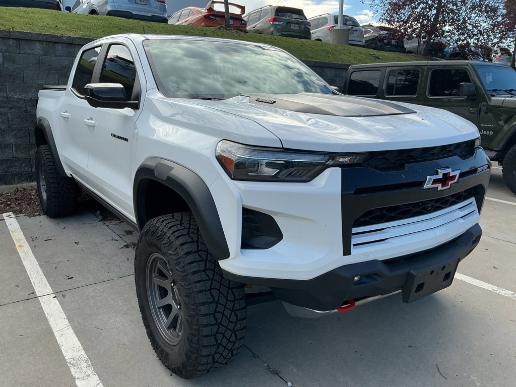 Used 2026 Chevrolet Colorado ZR2 w/ Technology Package AWD/4WD image 15