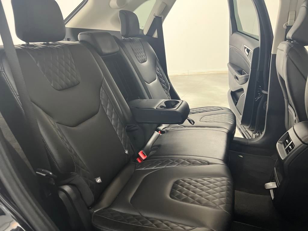 Used 2024 Ford Edge Titanium image 17