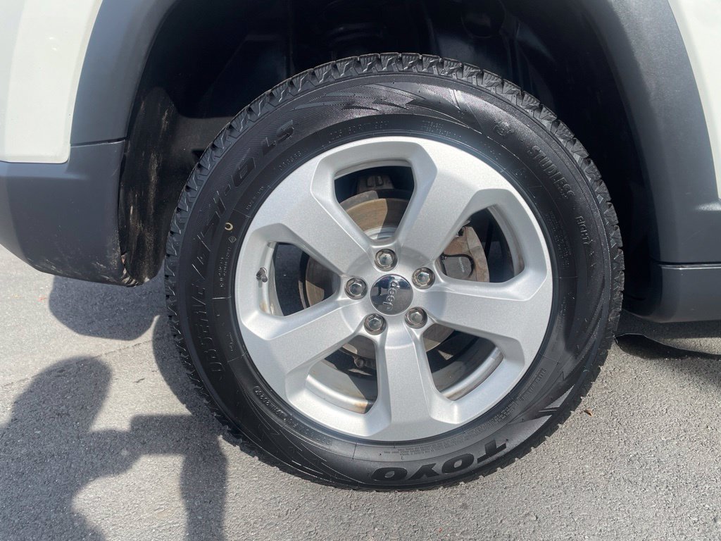 Used 2018 Jeep Compass Latitude w/ Popular Equipment Group AWD/4WD image 11