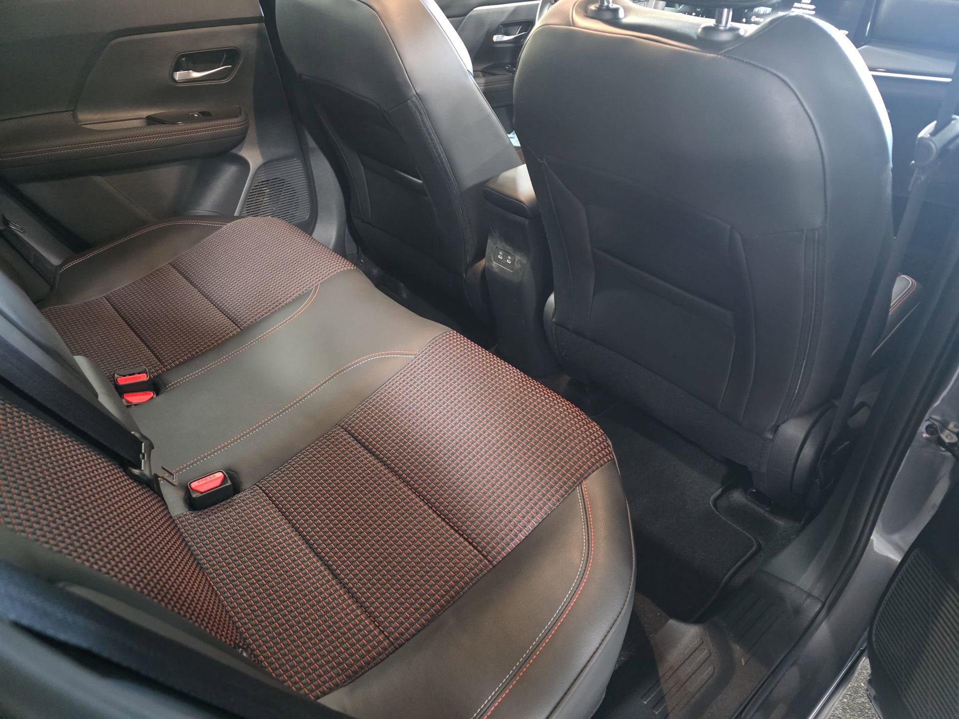 Certified 2025 Nissan Kicks SR image 11