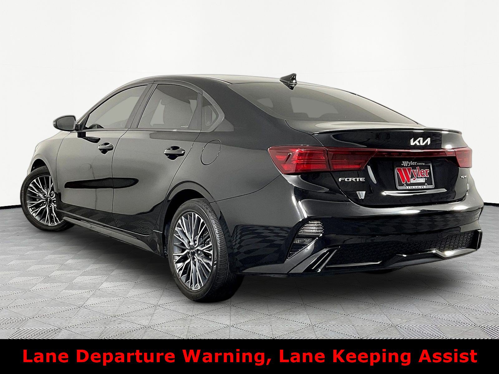 Used 2024 Kia Forte GT-Line w/ GT-Line Premium Package FWD image 4