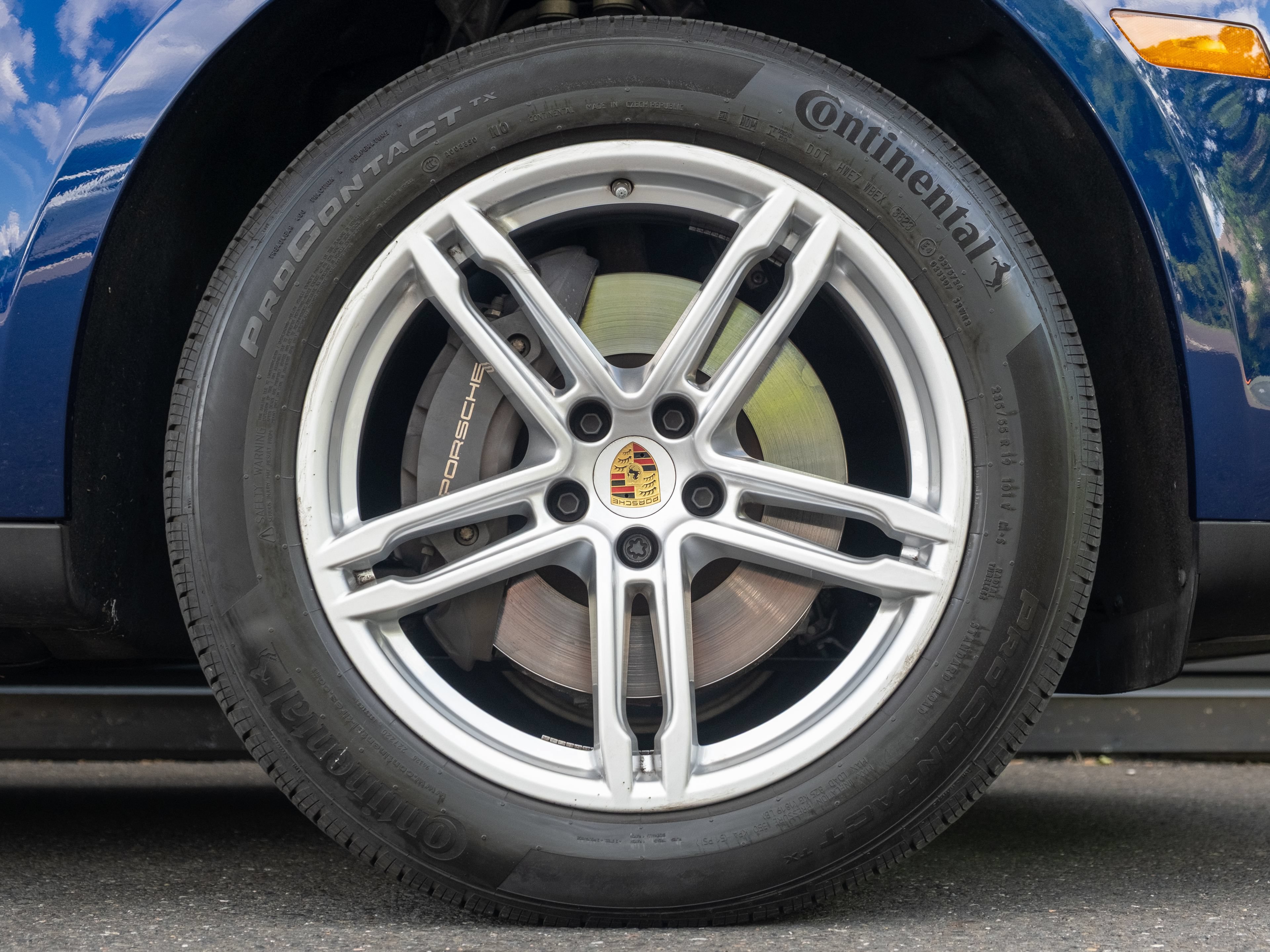 Certified 2024 Porsche Macan AWD/4WD image 15