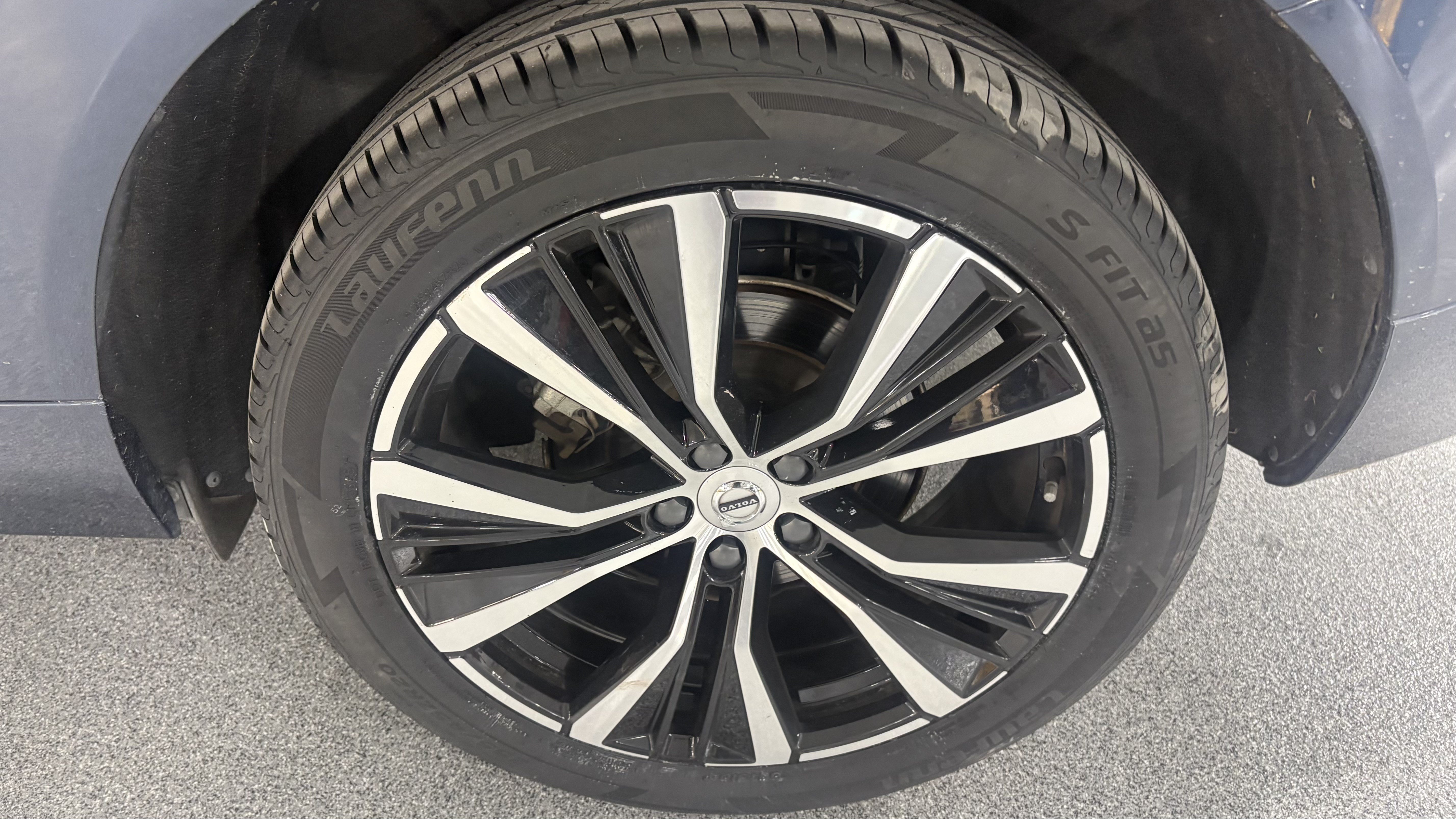 Used 2024 Volvo XC60 B5 Plus AWD/4WD image 34