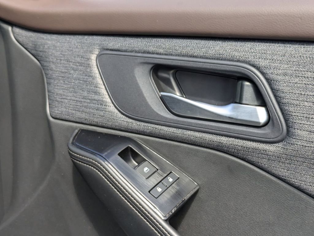 Used 2023 Nissan Rogue SV image 33