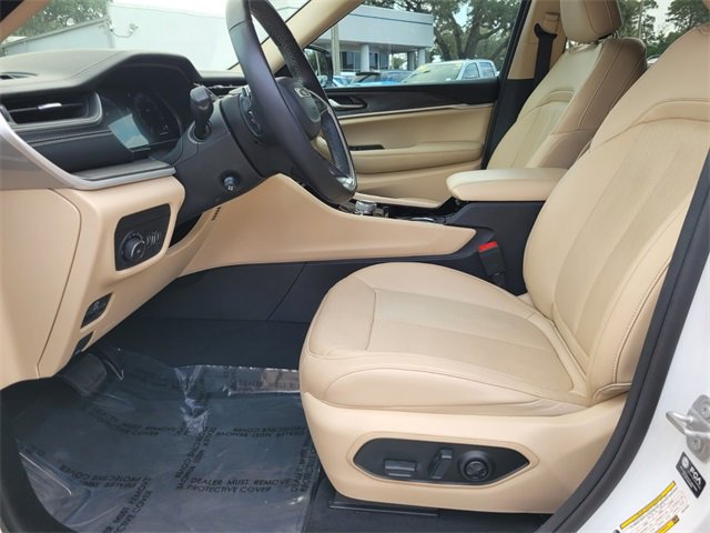 Used 2022 Jeep Grand Cherokee L Limited w/ Luxury Tech Group II image 11