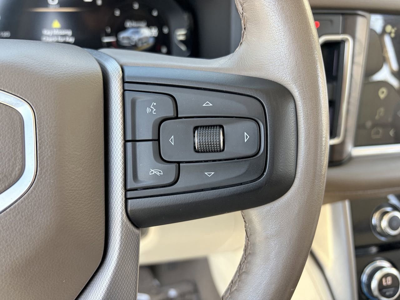Used 2022 GMC Yukon XL Denali AWD/4WD image 22