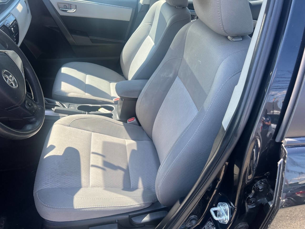 Used 2015 Toyota Corolla LE FWD image 4