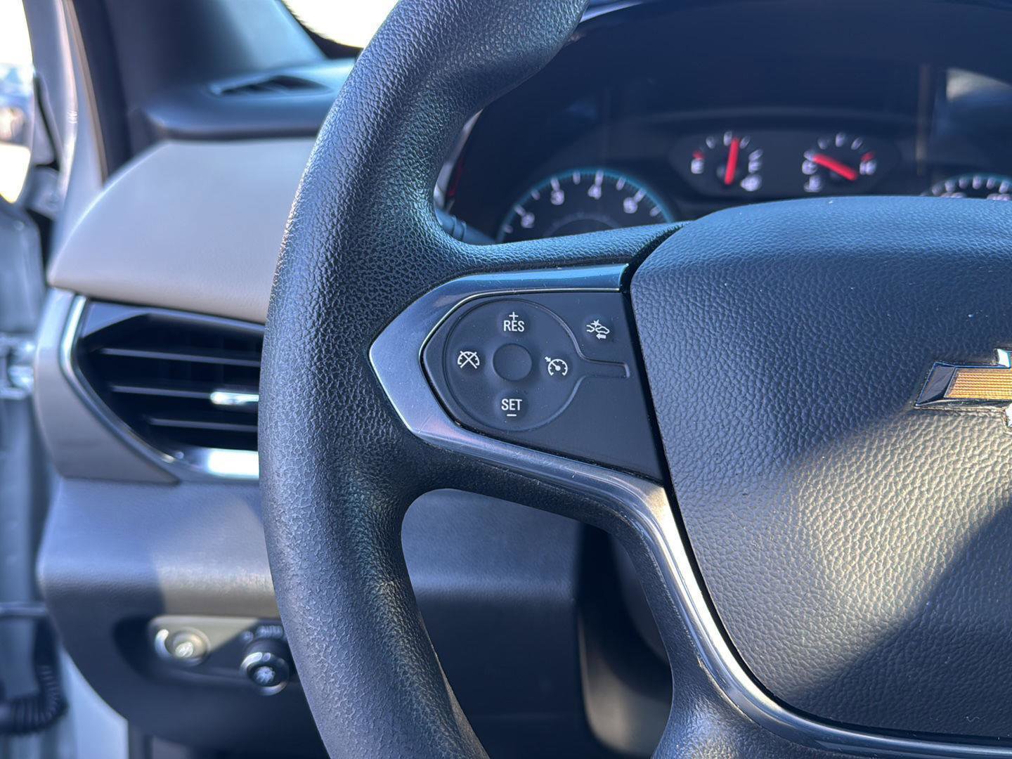 Used 2022 Chevrolet Traverse LS image 18