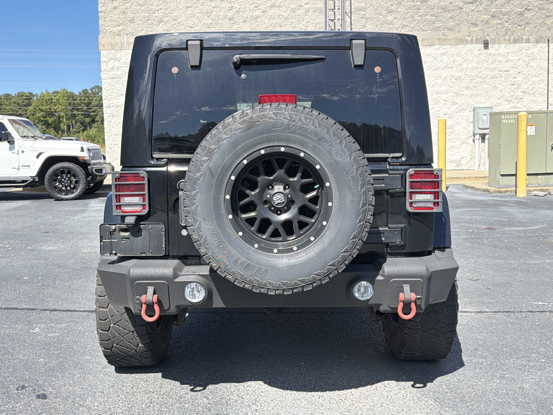 Used 2015 Jeep Wrangler Unlimited Sahara w/ Connectivity Group AWD/4WD image 11