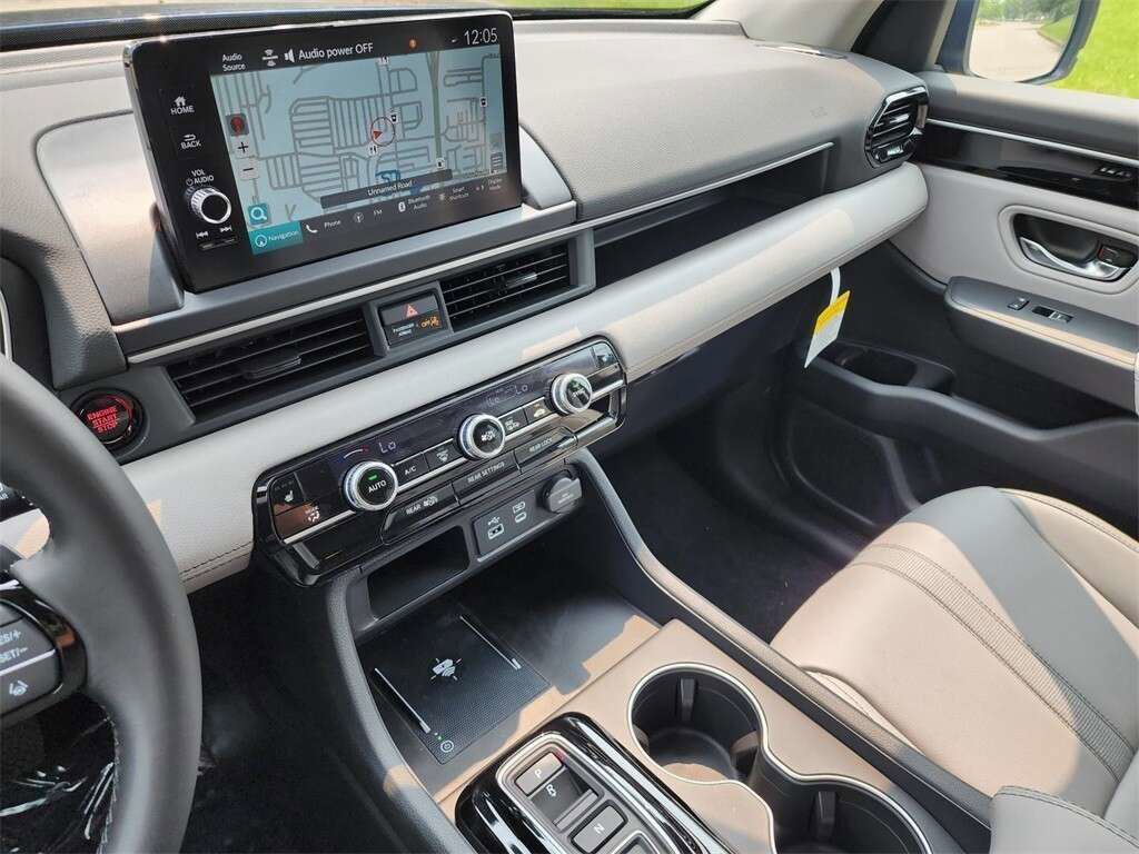 Used 2023 Honda Pilot Touring image 25