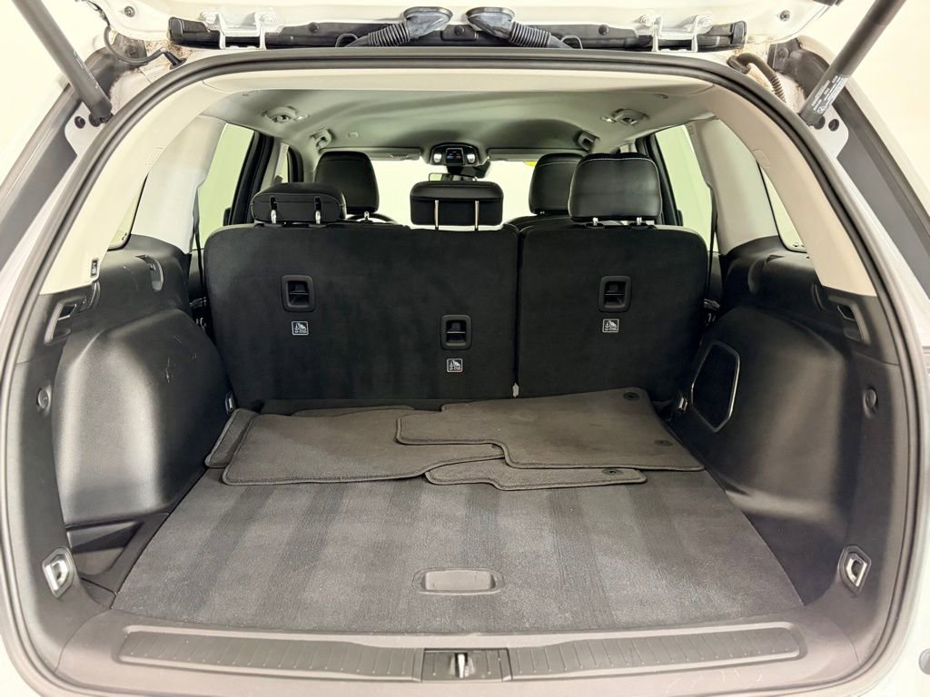 Used 2023 Jeep Grand Cherokee Limited w/ Black Appearance Package image 6