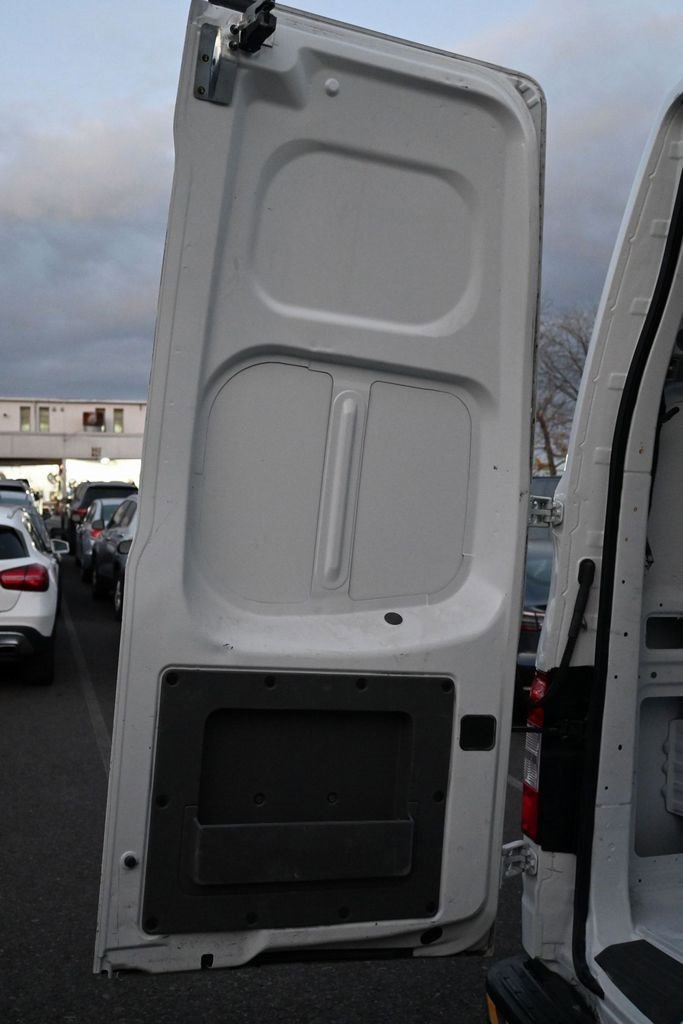 Used 2020 Nissan NV 2500 S image 33