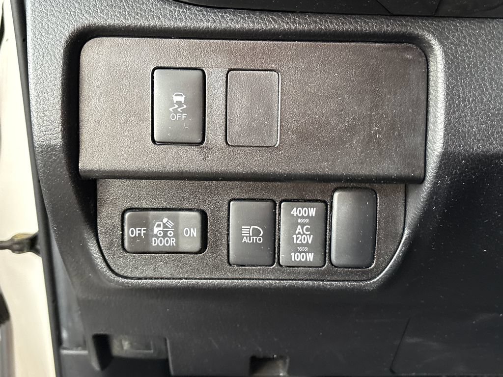 Used 2023 Toyota Tacoma TRD Off-Road AWD/4WD image 40
