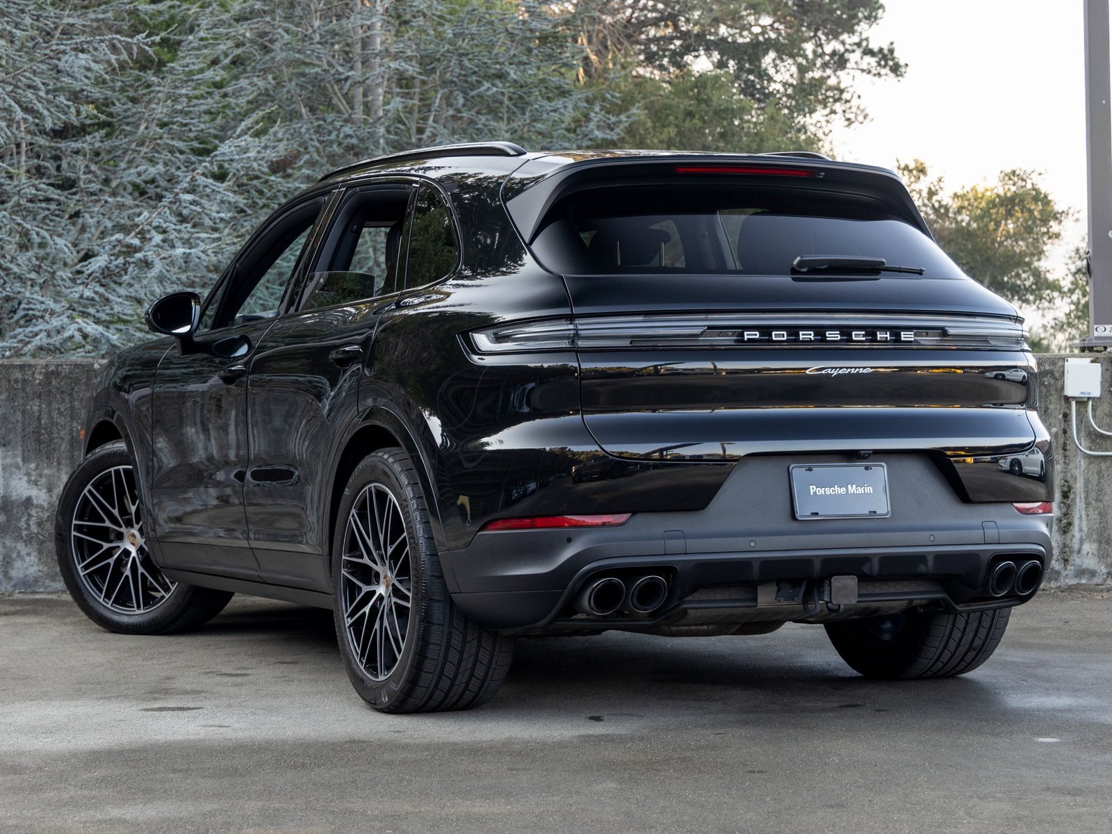 Certified 2025 Porsche Cayenne image 3
