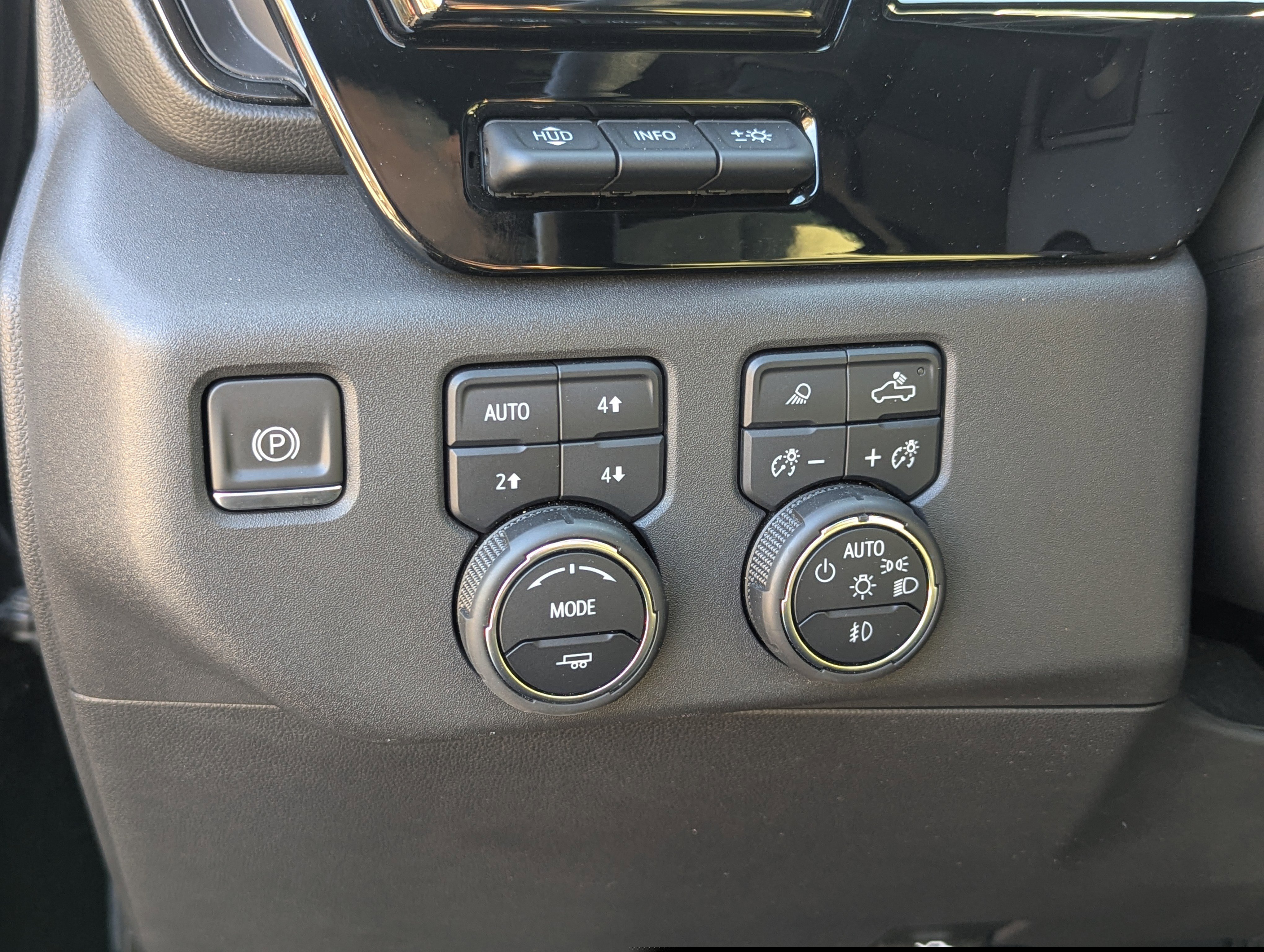 Used 2022 Chevrolet Silverado 1500 ZR2 w/ Technology Package image 18