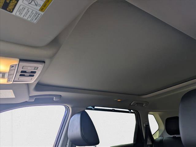 Used 2025 Nissan Rogue SV w/ SV Premium Package image 16