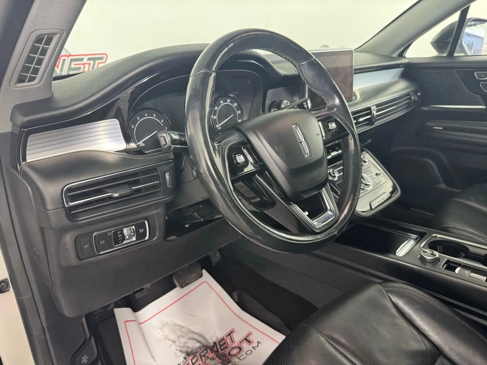 Used 2020 Lincoln Corsair AWD image 10