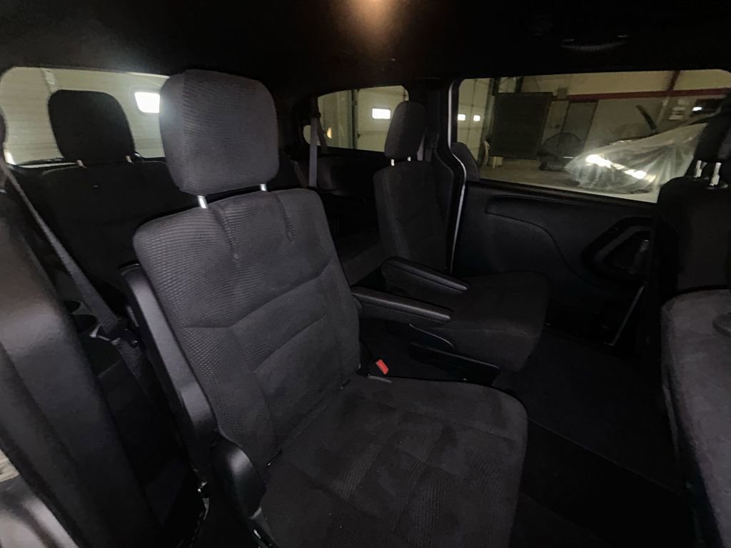 Used 2020 Dodge Grand Caravan SE image 13
