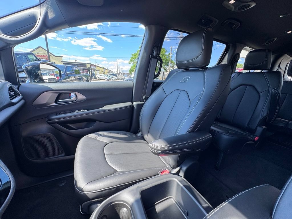 Used 2026 Chrysler Pacifica Select w/ S Appearance Package FWD image 14