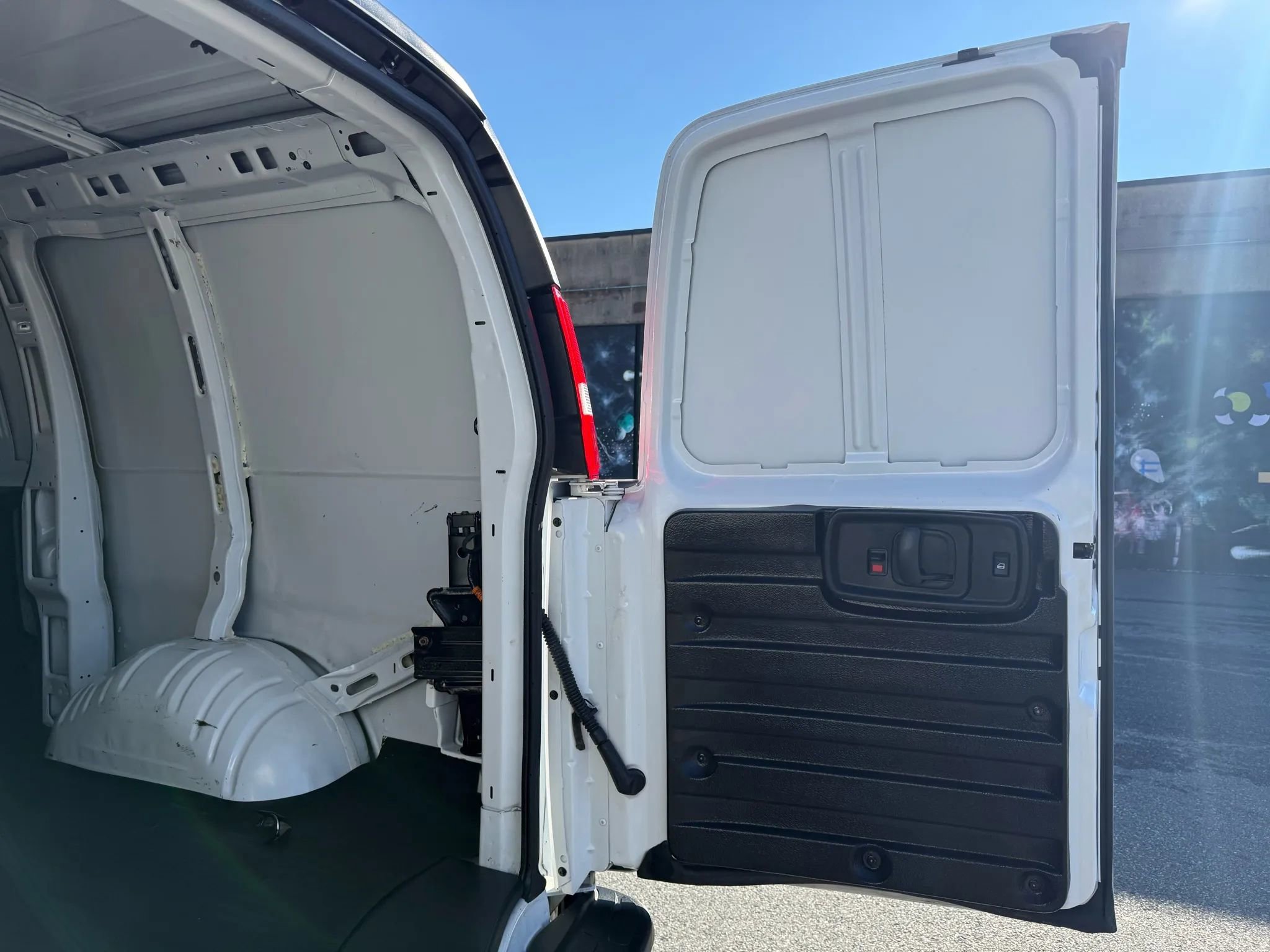 Used 2022 GMC Savana 2500 w/ Communications Package image 10