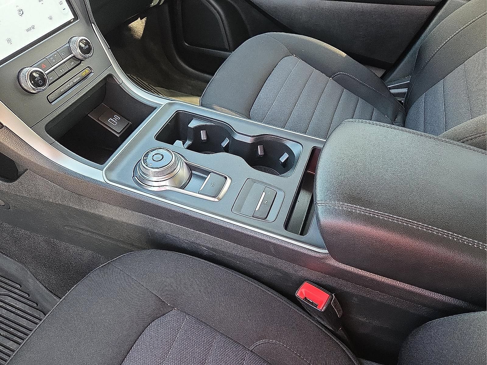 Used 2024 Ford Edge SE AWD/4WD image 10