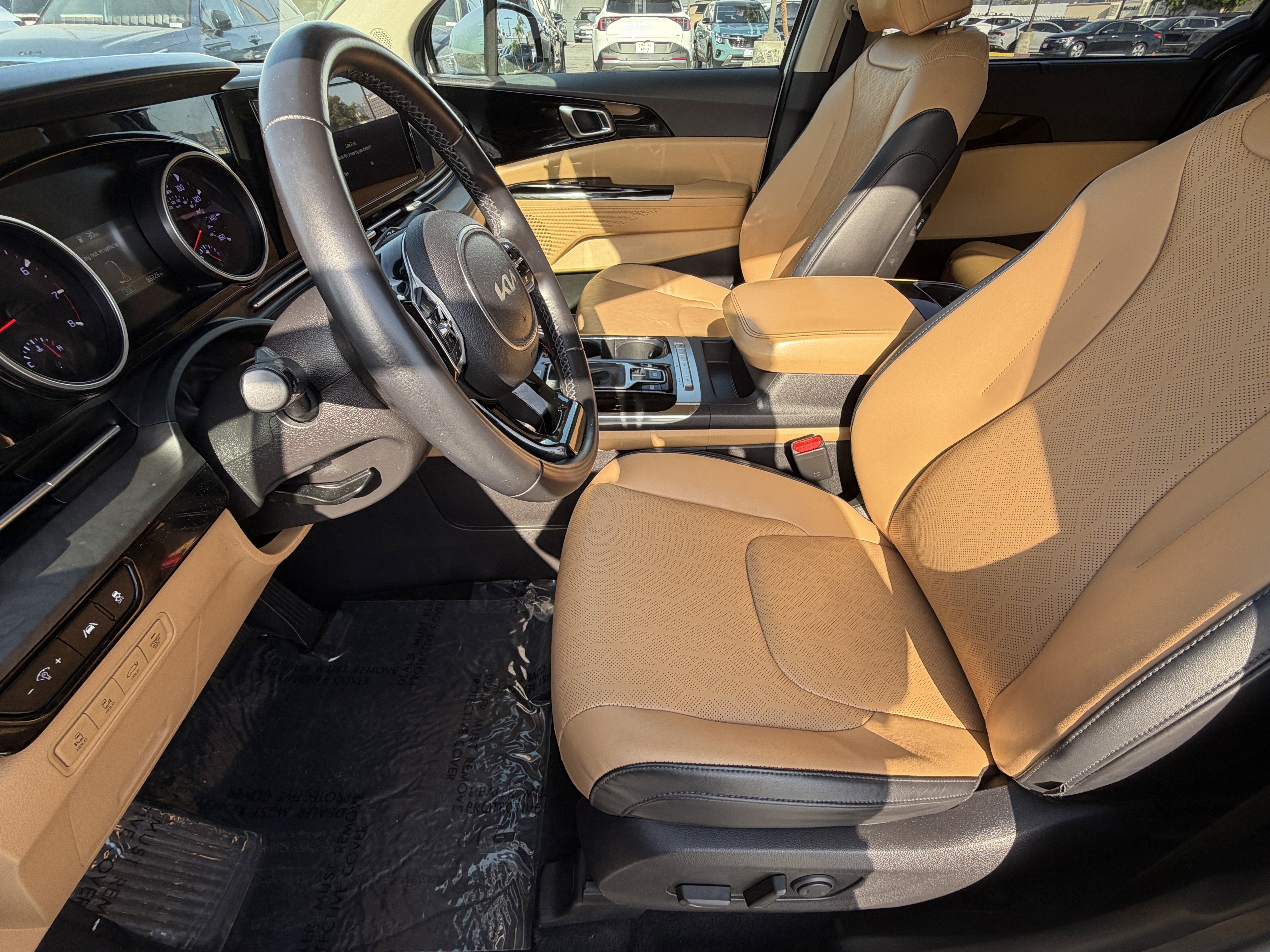 Used 2022 Kia Carnival EX FWD image 15