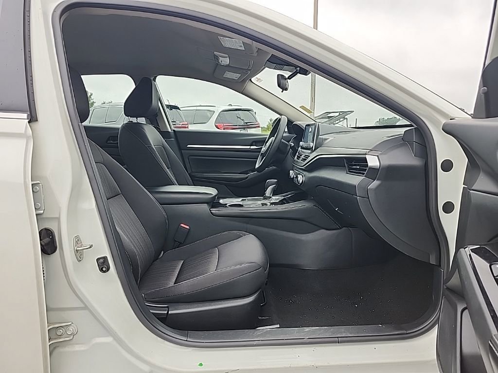 Used 2023 Nissan Altima 2.5 SV FWD image 15
