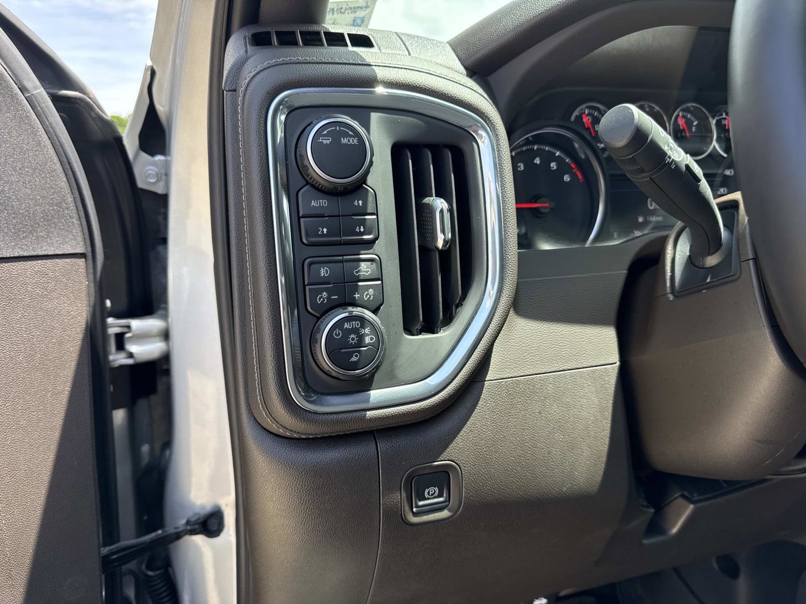 Used 2023 Chevrolet Silverado 2500 LT w/ Convenience Package image 20