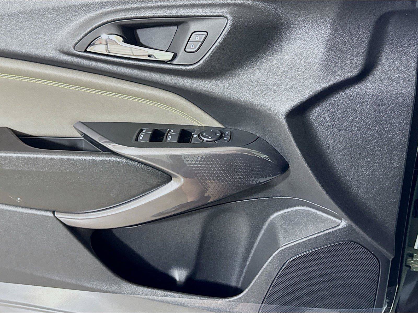 New 2026 Chevrolet Trax ACTIV w/ Sunroof Package FWD image 15