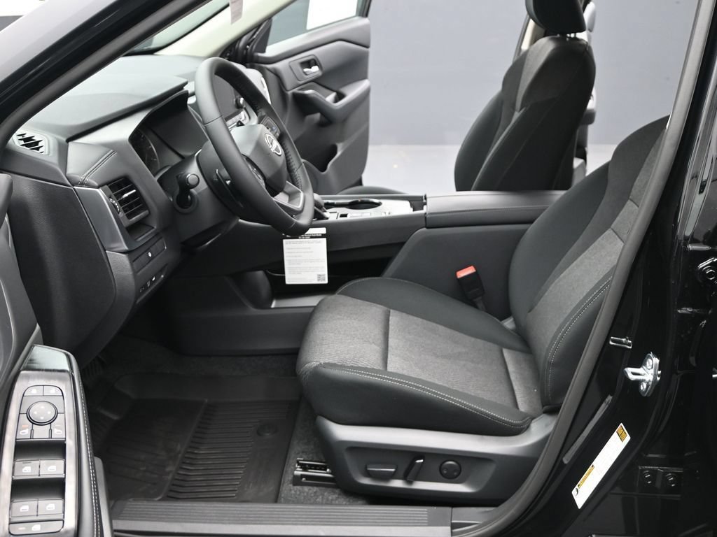 Certified 2026 Nissan Rogue SV FWD image 19