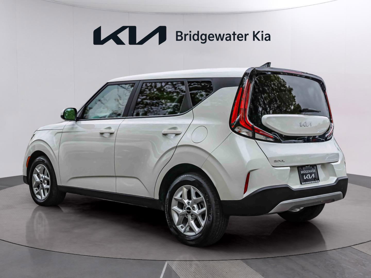 Certified 2025 Kia Soul LX w/ LX Technology Package FWD image 4