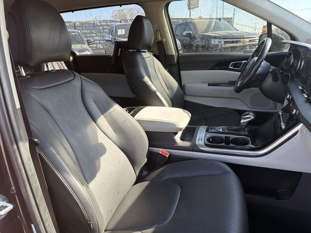 Used 2022 Kia Carnival SX image 25