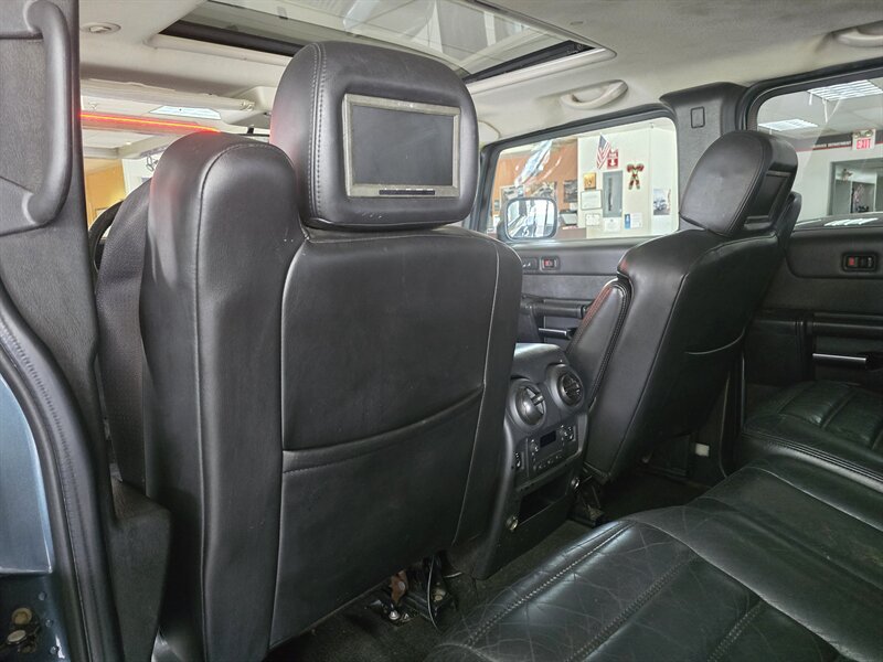 Used 2005 HUMMER H2 w/ Preferred Equipment Group AWD/4WD image 10