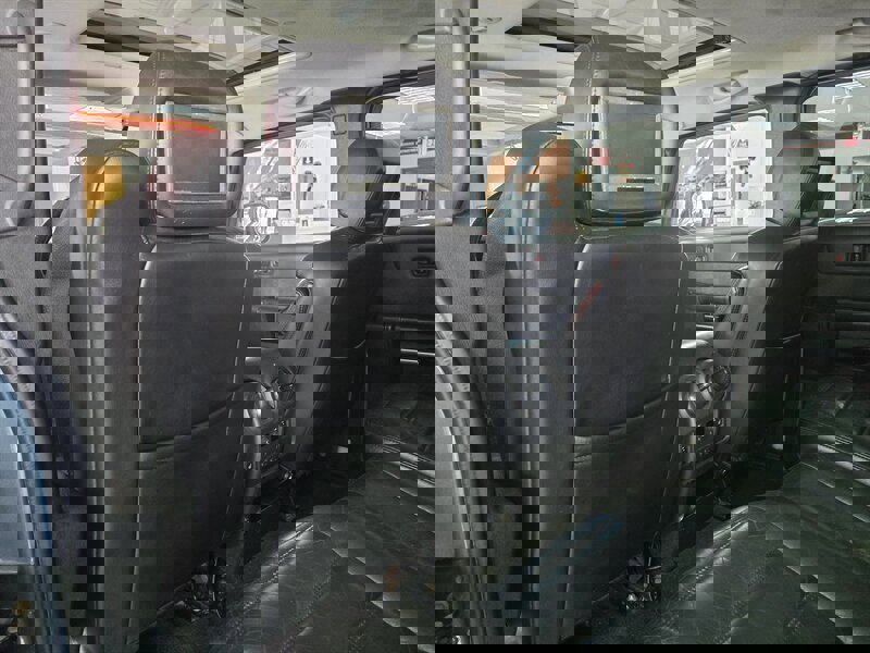 Used 2005 HUMMER H2 w/ Preferred Equipment Group image 10