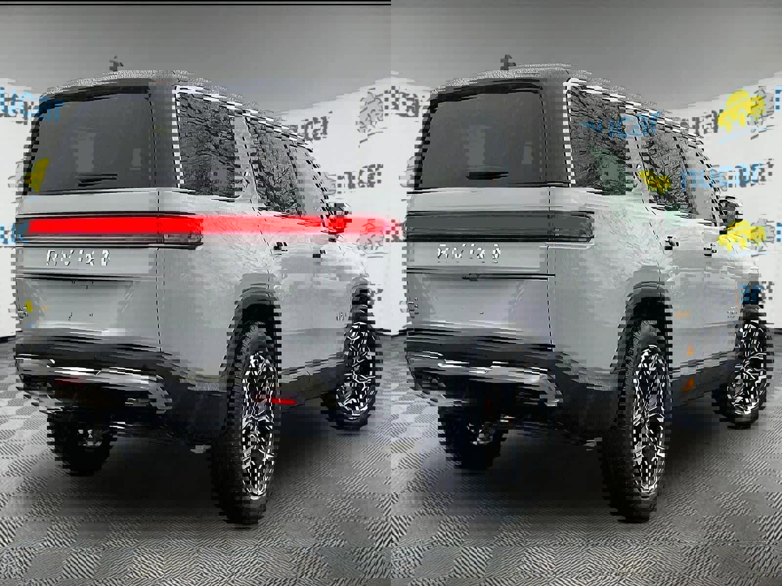 Used 2023 Rivian R1S Adventure image 6