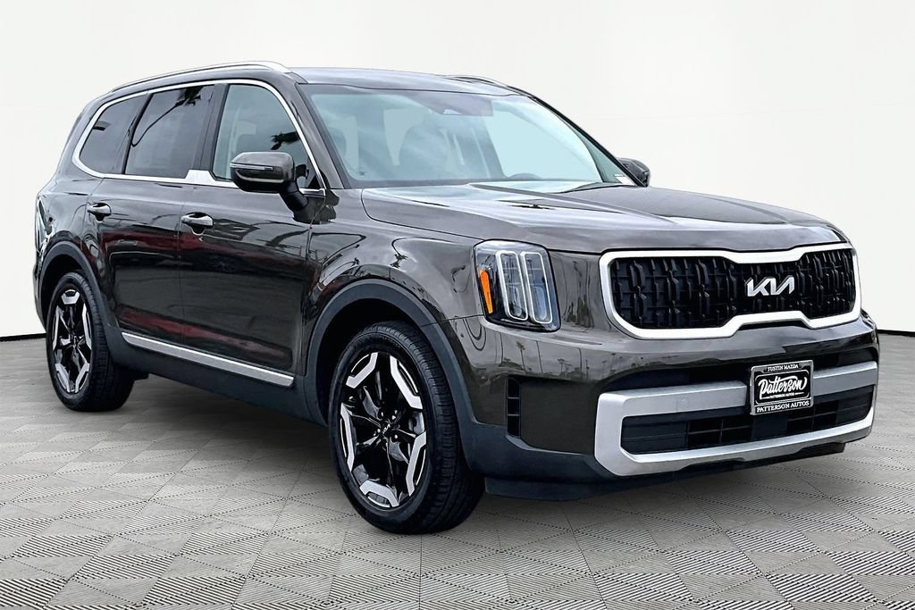 Used 2024 Kia Telluride EX w/ EX Captain's Chair Package FWD image 5