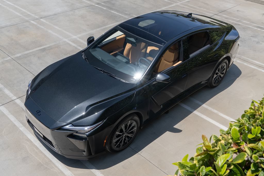 New 2026 Lexus ES 350e FWD image 2
