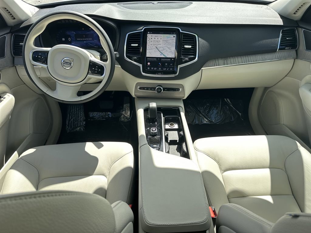 Used 2025 Volvo XC90 B5 Plus w/ Protection Package Premier image 17