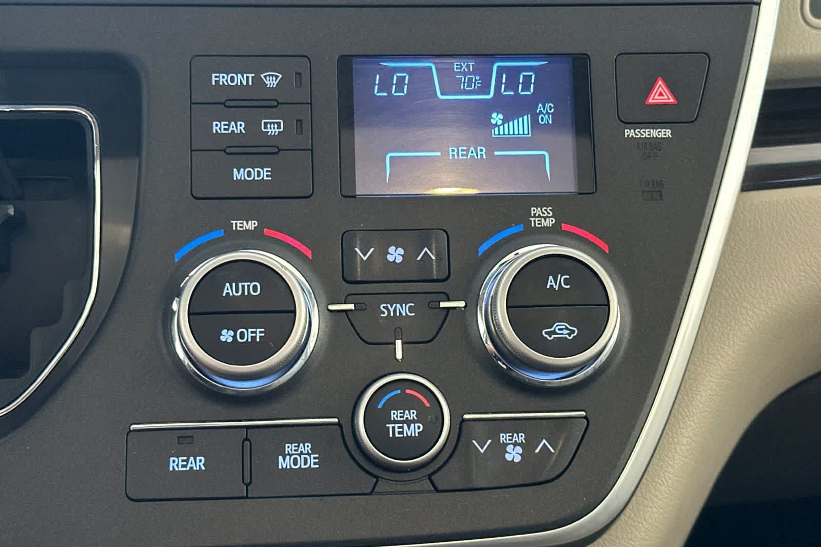 Used 2015 Toyota Sienna XLE FWD image 22