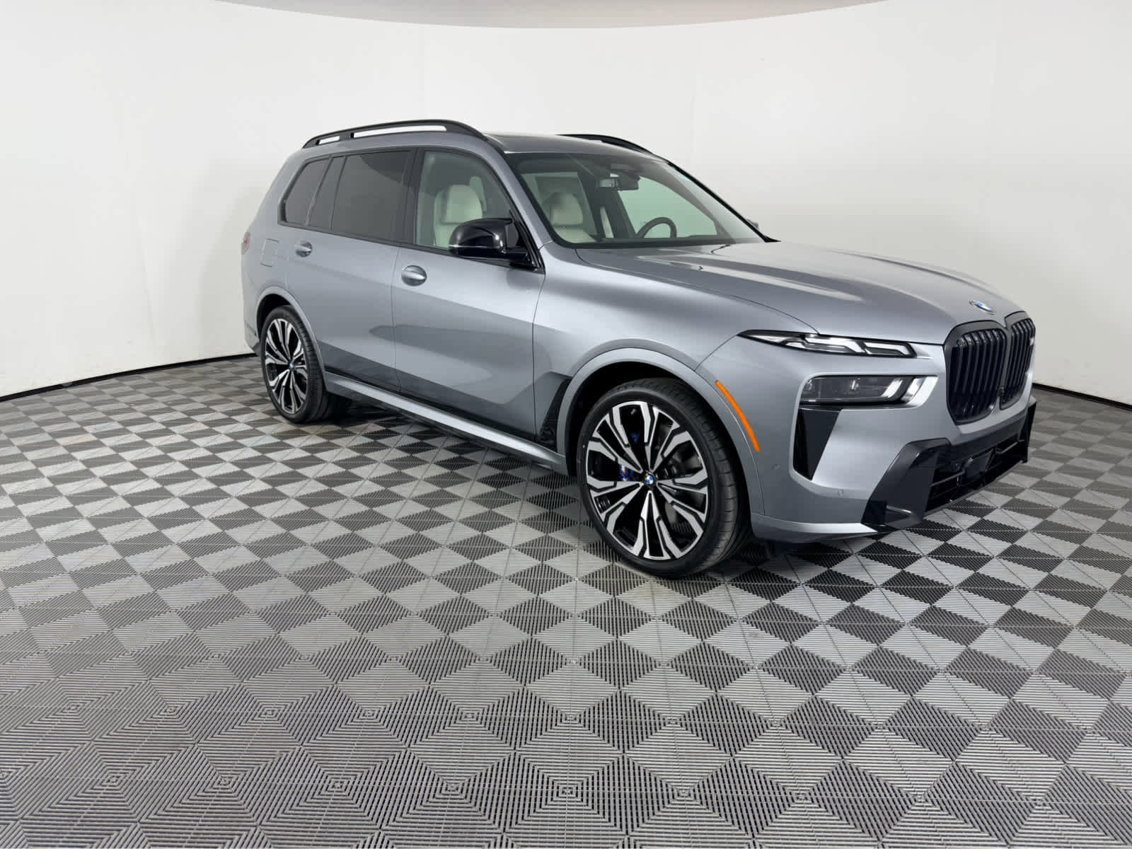 New 2026 BMW X7 M60i