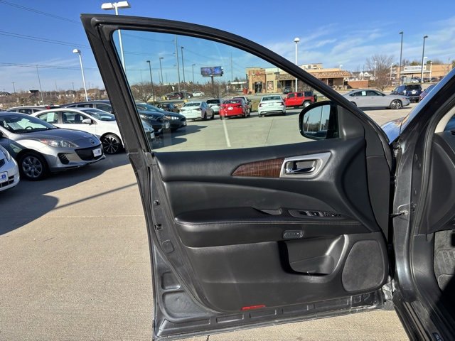 Used 2013 Nissan Pathfinder Platinum image 10